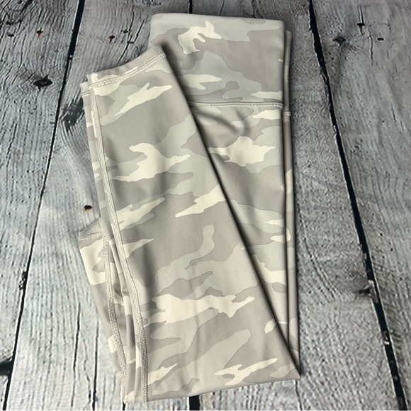 Women’s Athleta Elation 7/8 tights size M - Picture 5 of 6